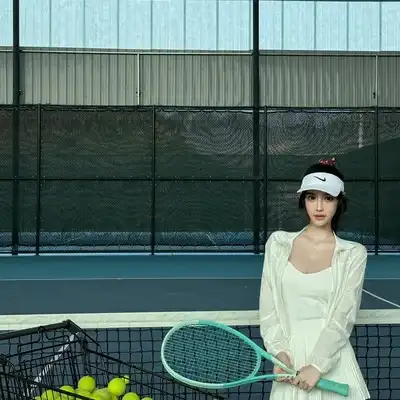 梁洋诗